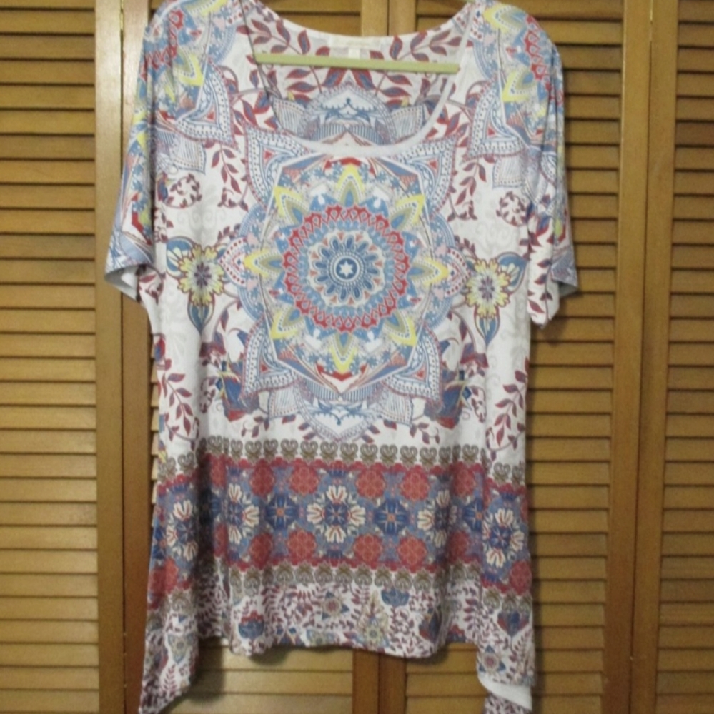 G. Collection Medallion Floral Print SS Handkerchief Hem SS Top. Women's 2X